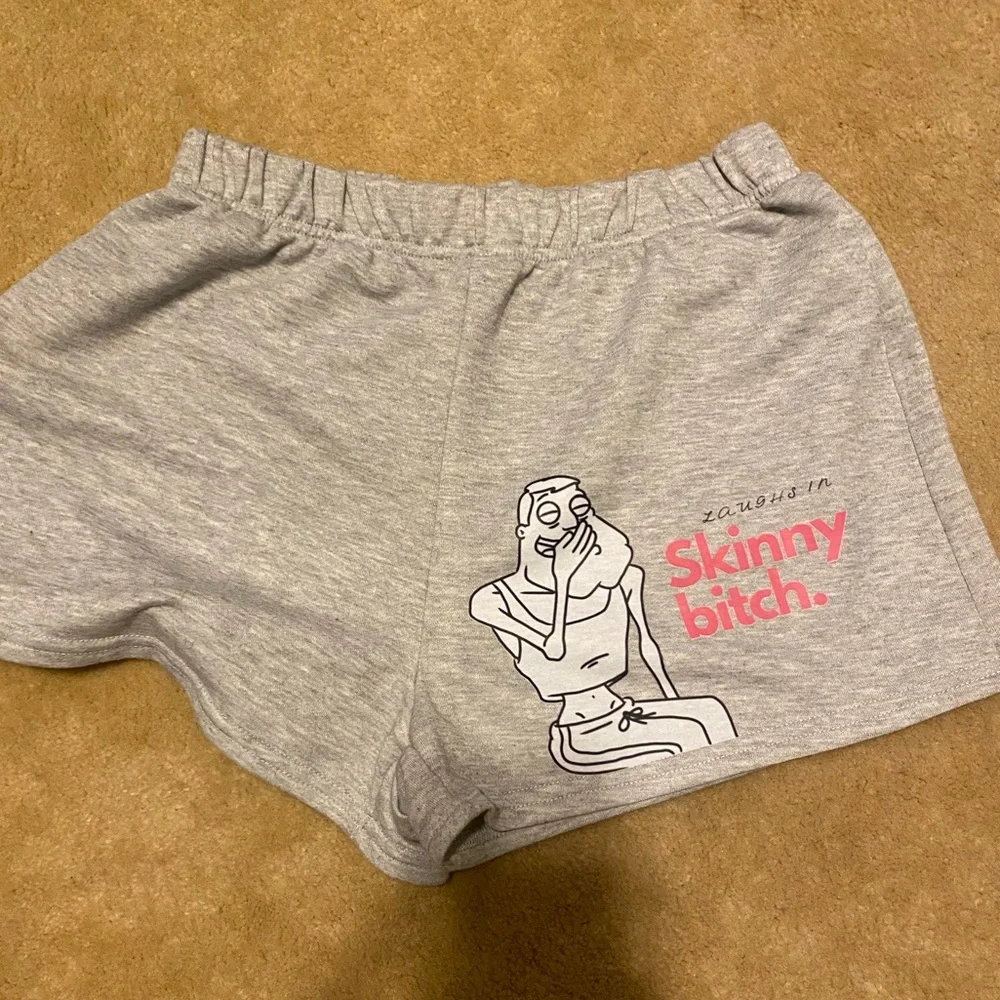 STAN SMITH- LAUGHS IN SKINNY B*TCH- sweatshorts - Picture 1 of 5